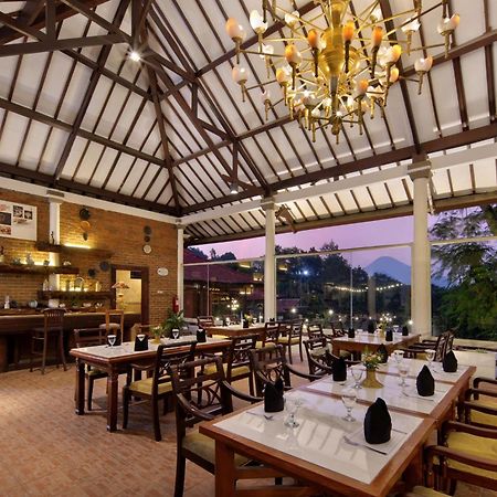 Royal Hotel And Villas Trawas Esterno foto