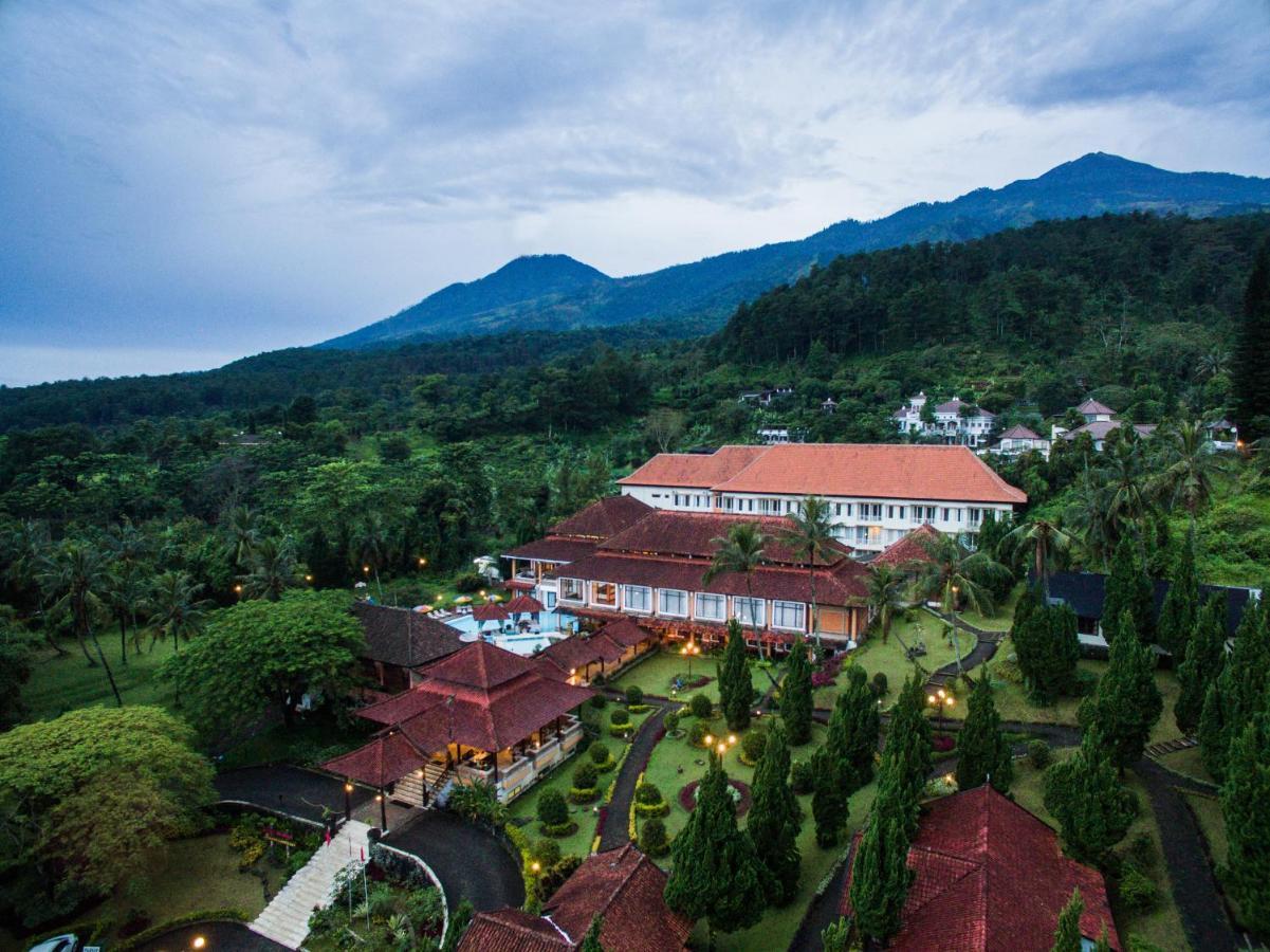 Royal Hotel And Villas Trawas Esterno foto