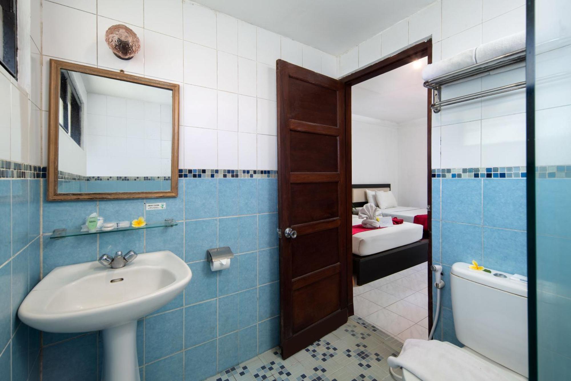 Royal Hotel And Villas Trawas Esterno foto
