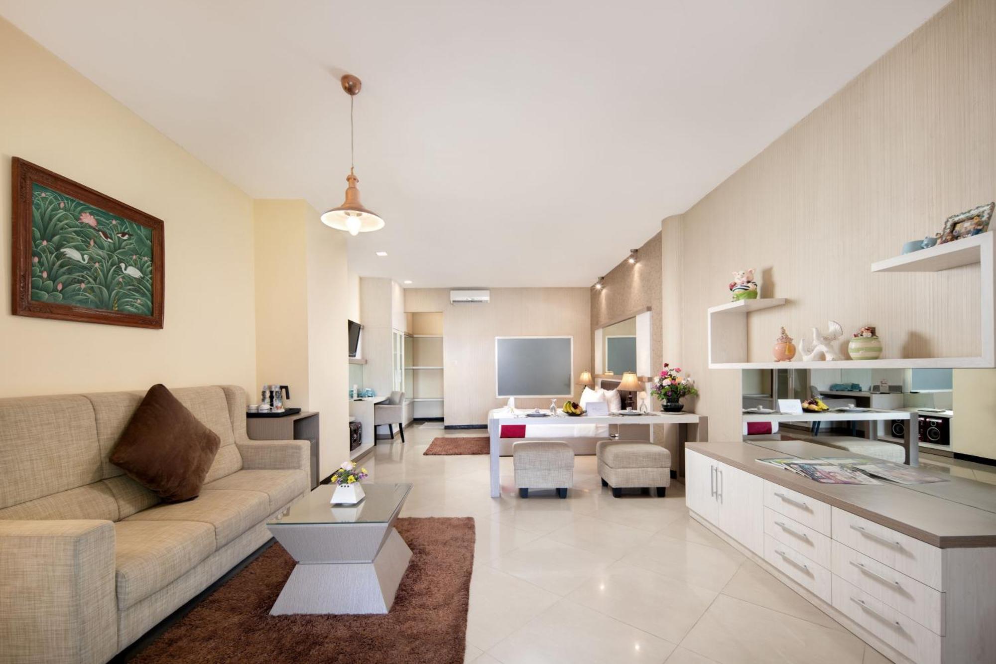 Royal Hotel And Villas Trawas Esterno foto