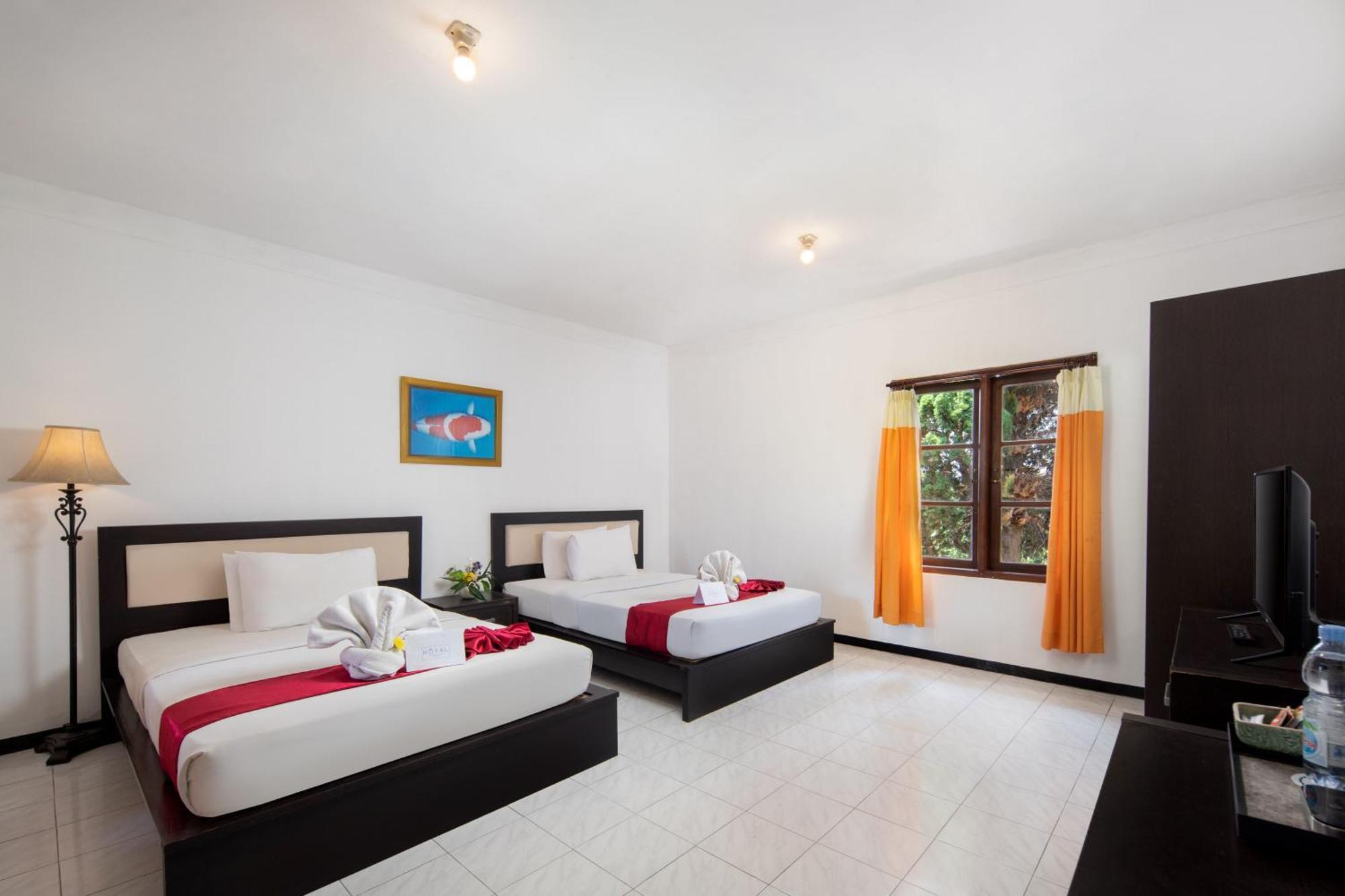 Royal Hotel And Villas Trawas Esterno foto