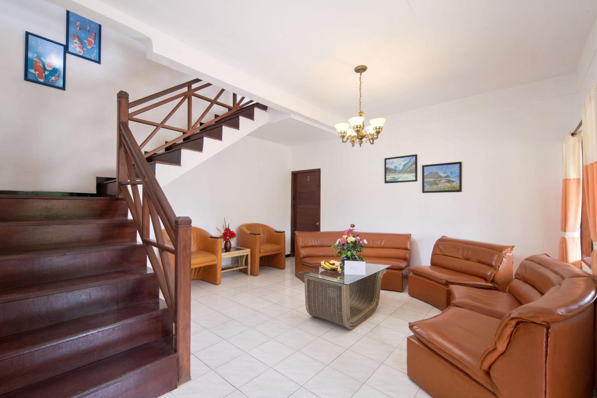 Royal Hotel And Villas Trawas Esterno foto