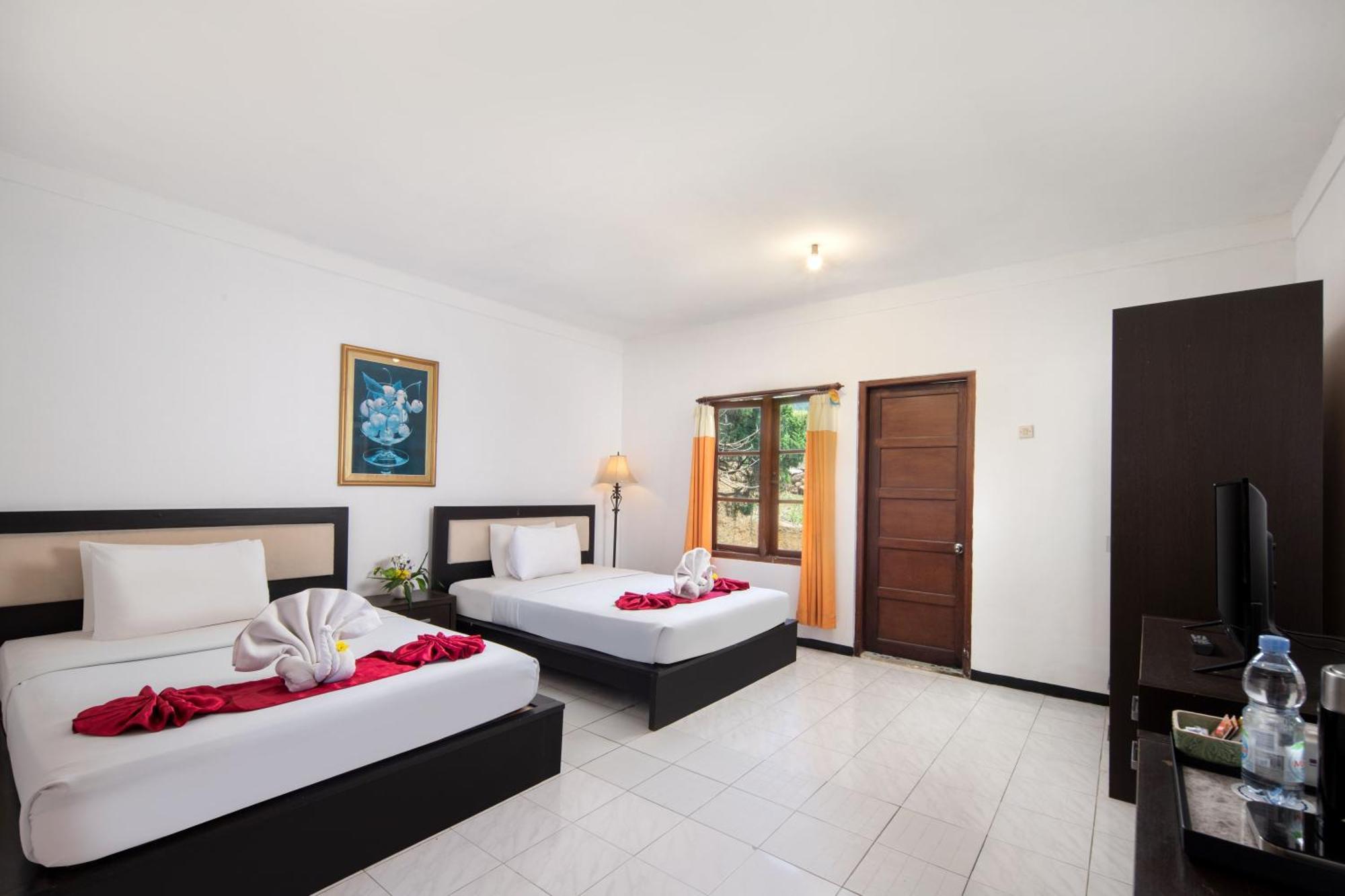 Royal Hotel And Villas Trawas Esterno foto