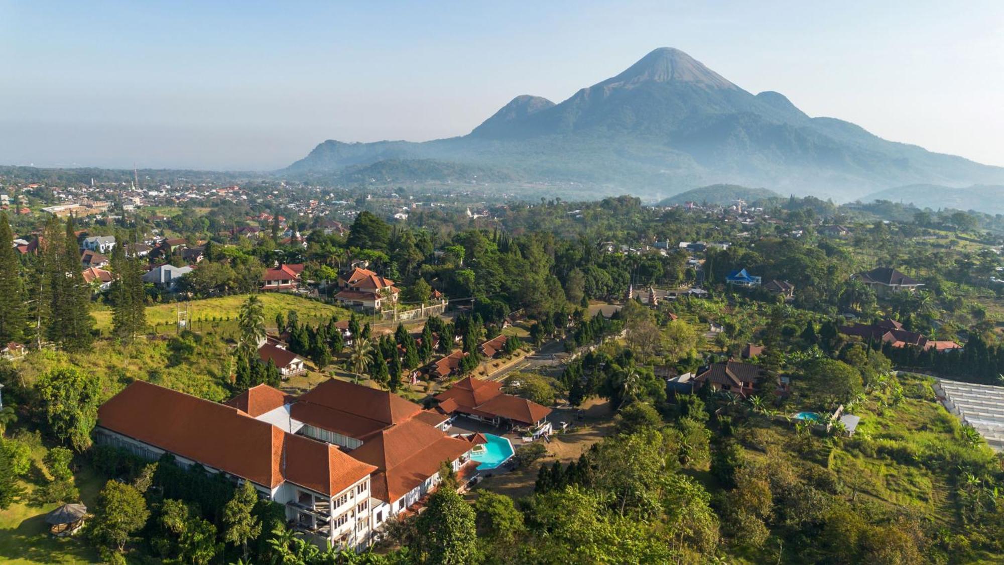 Royal Hotel And Villas Trawas Esterno foto