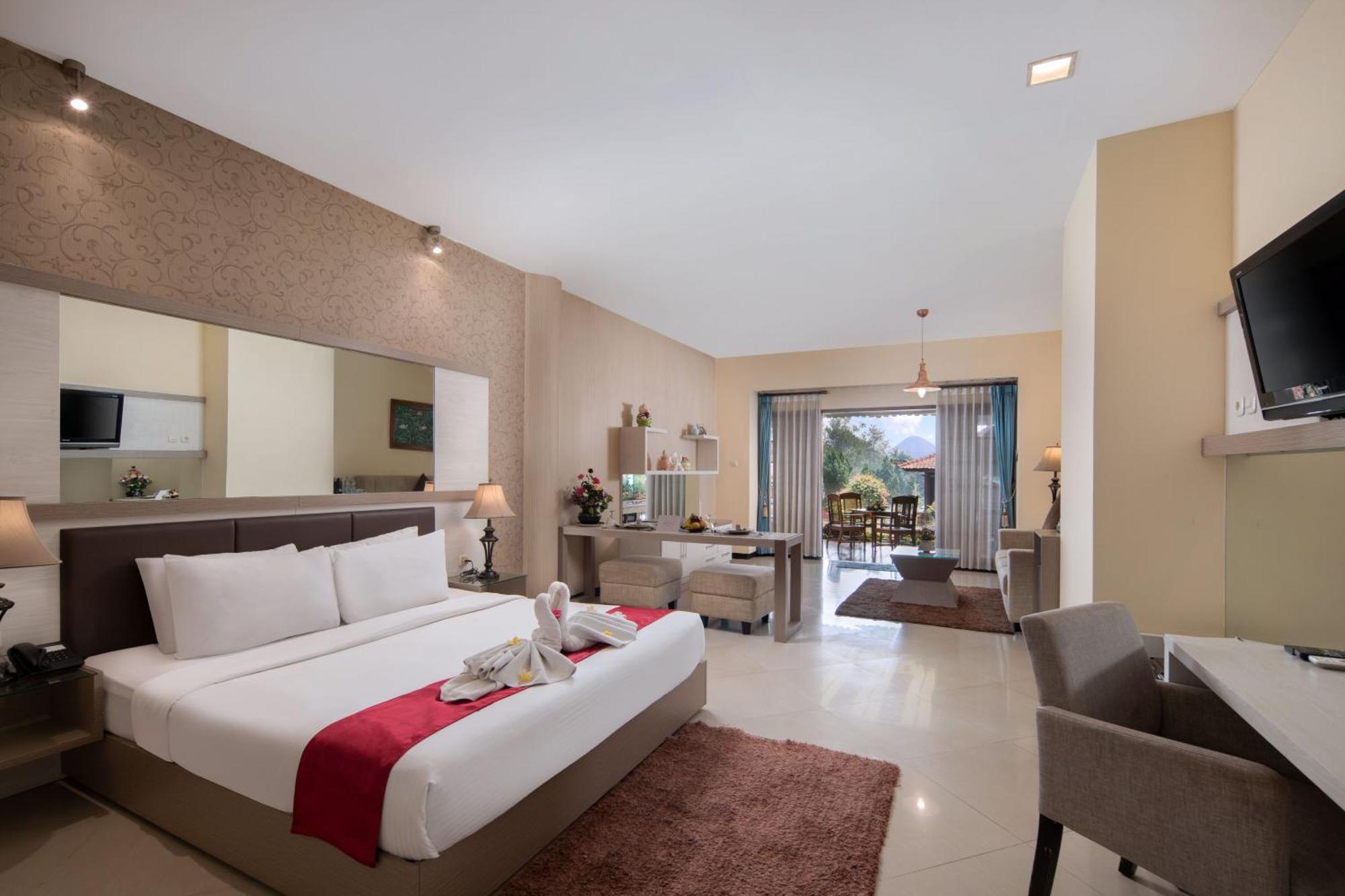 Royal Hotel And Villas Trawas Esterno foto