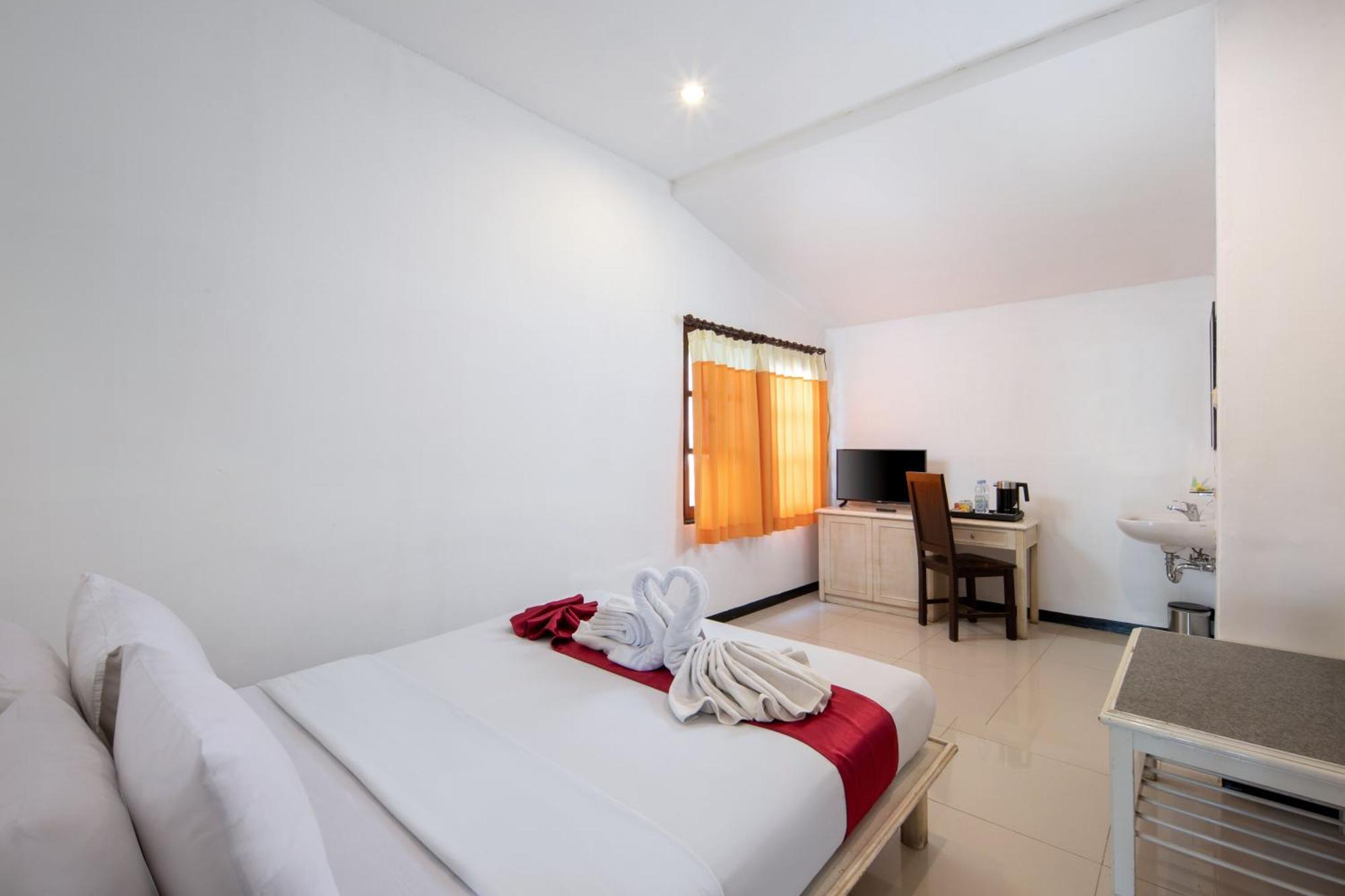 Royal Hotel And Villas Trawas Esterno foto
