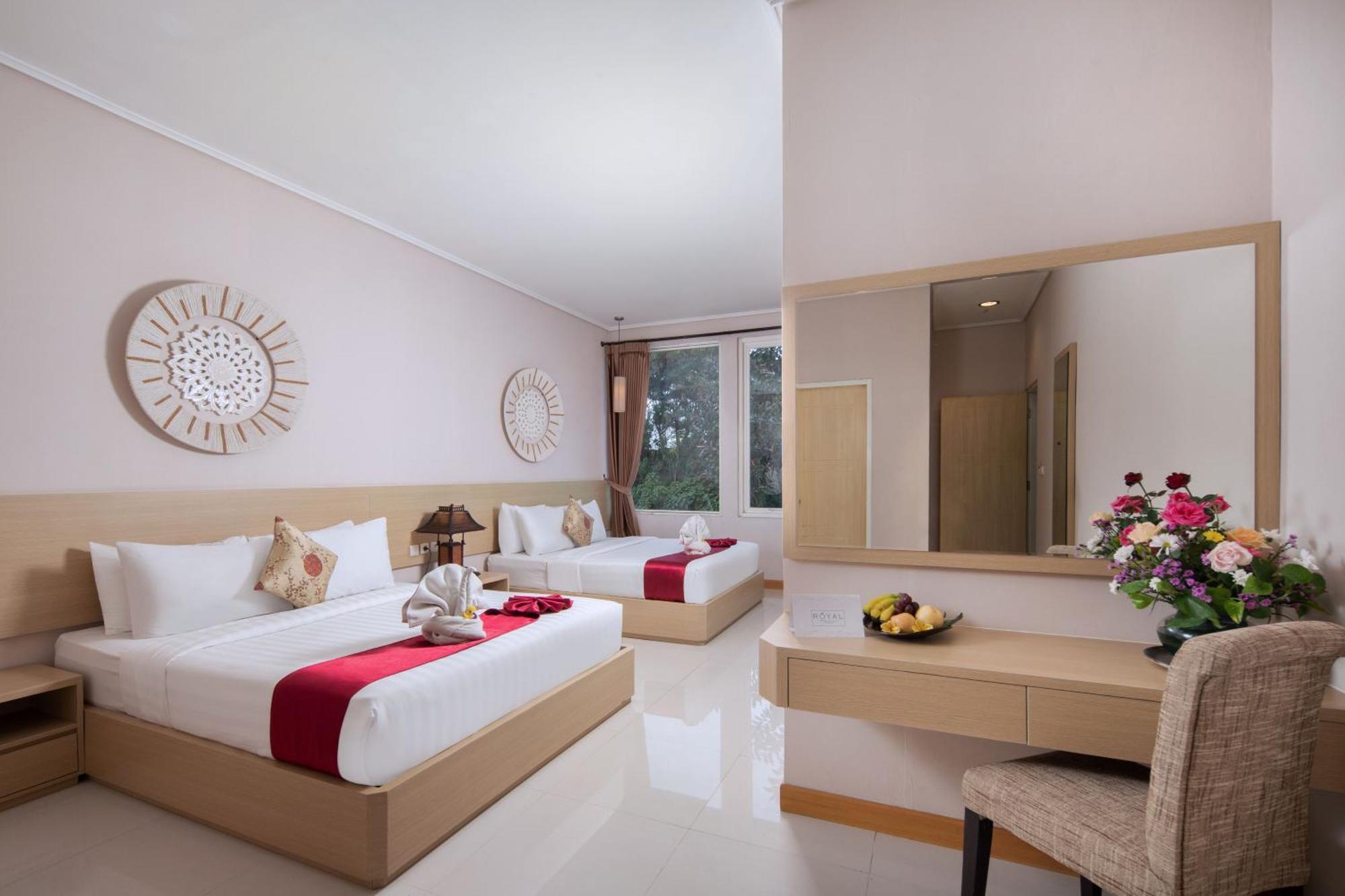 Royal Hotel And Villas Trawas Esterno foto