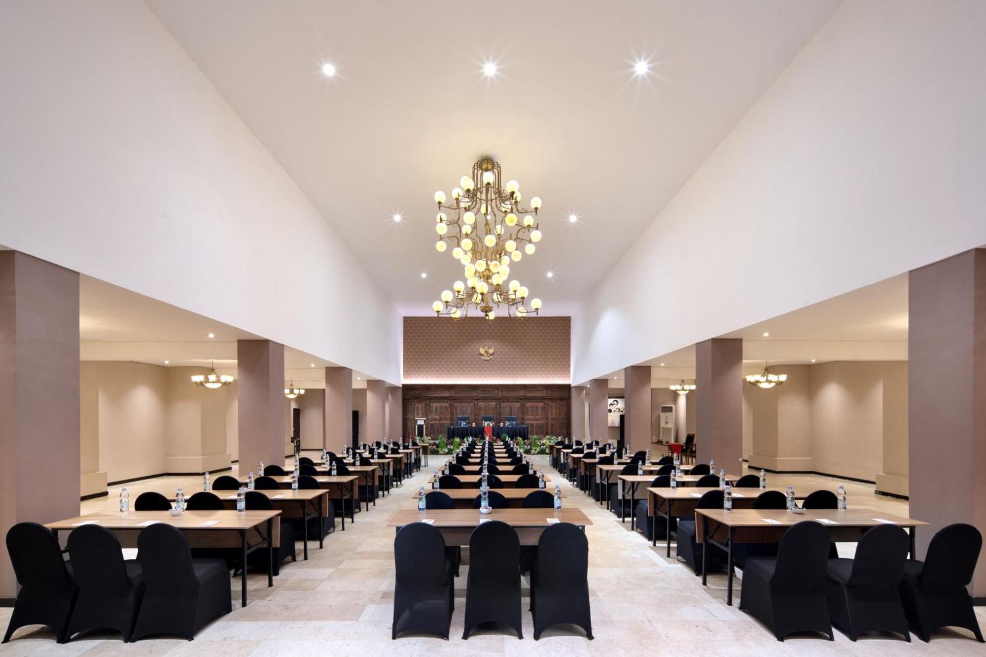 Royal Hotel And Villas Trawas Esterno foto