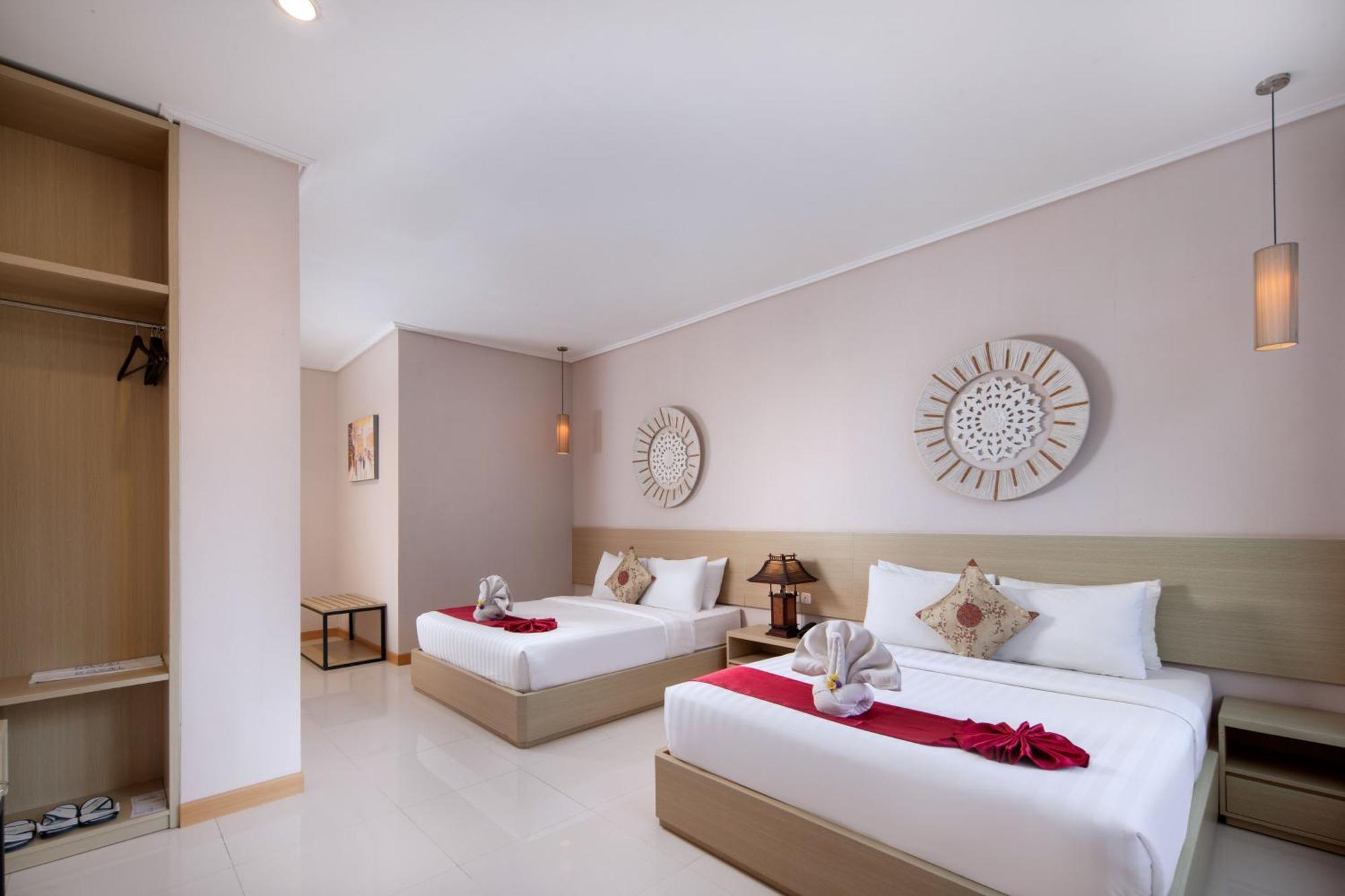 Royal Hotel And Villas Trawas Esterno foto