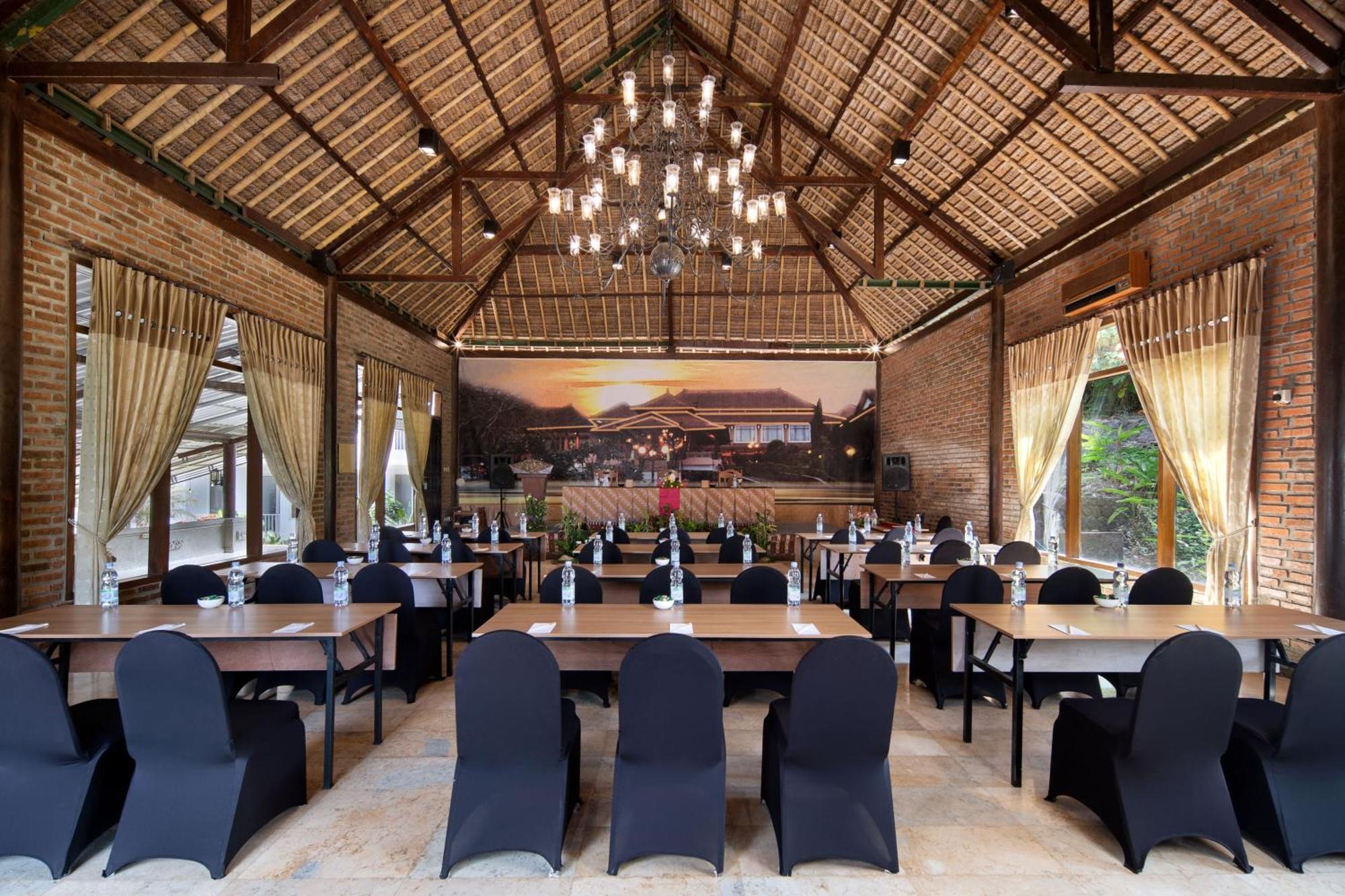 Royal Hotel And Villas Trawas Esterno foto