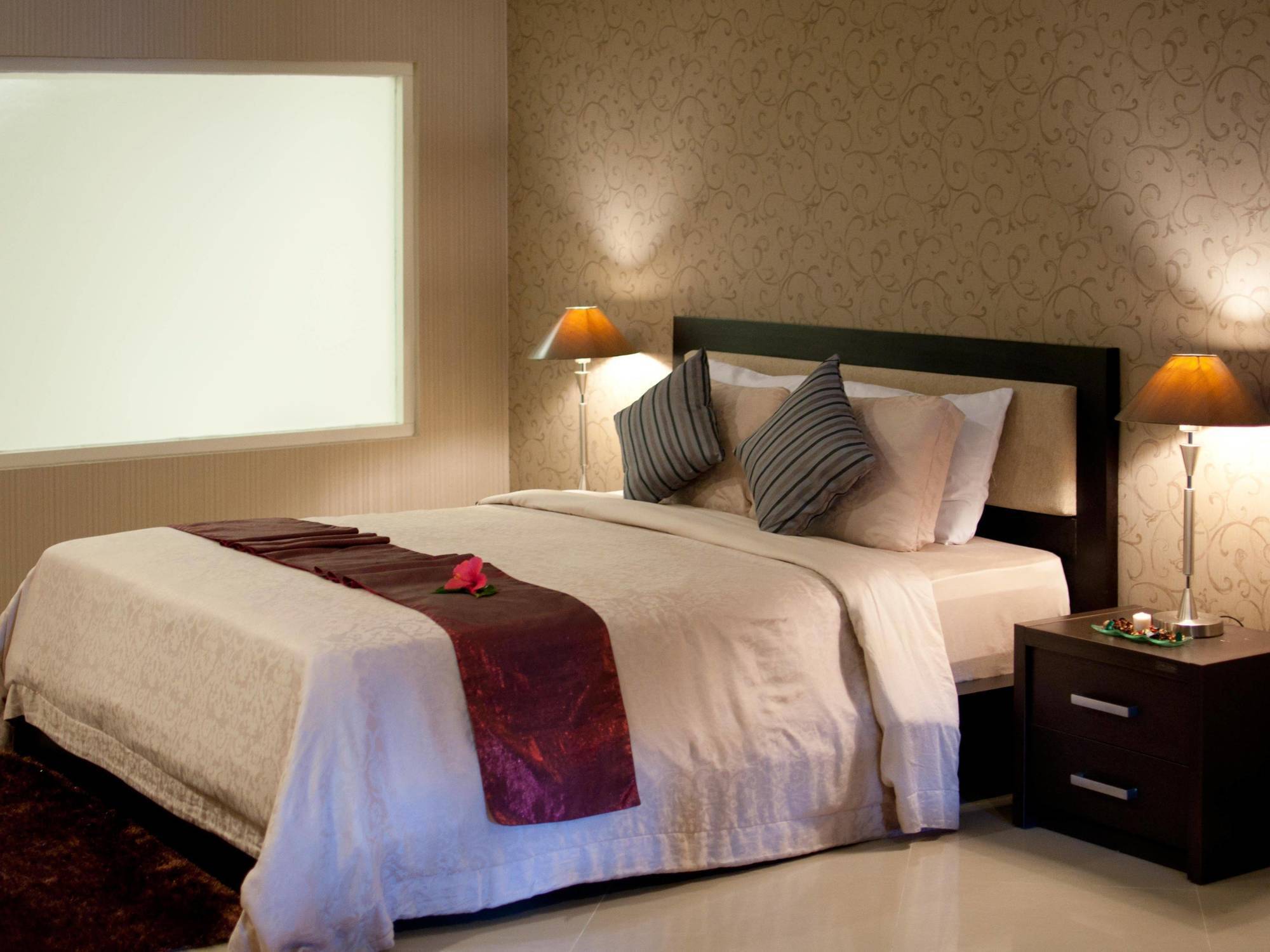 Royal Hotel And Villas Trawas Esterno foto