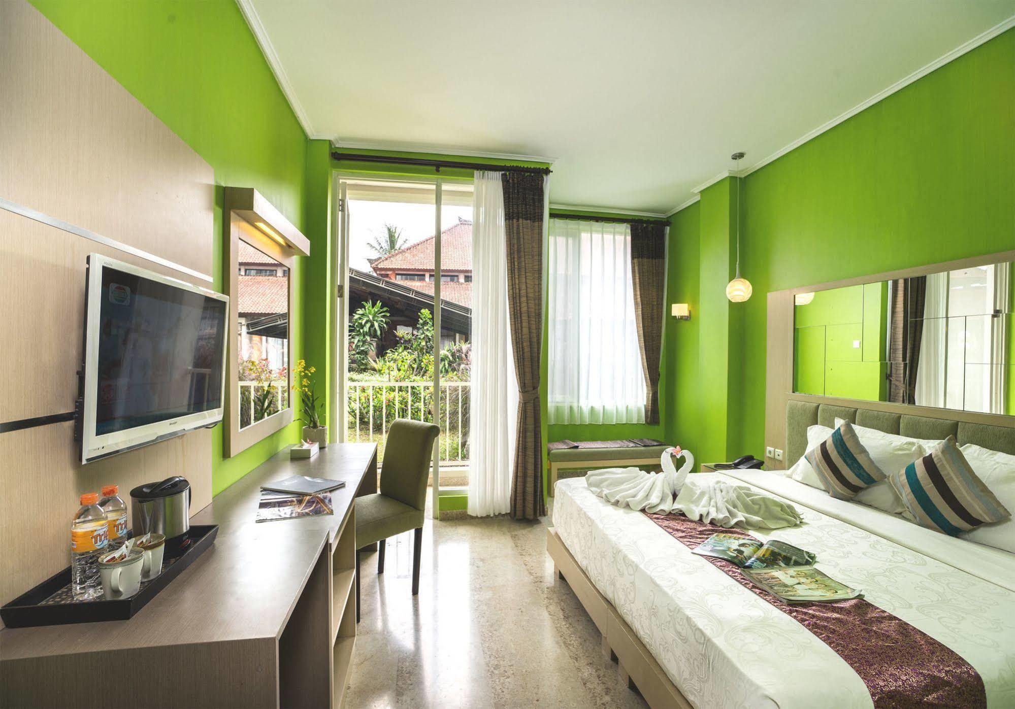 Royal Hotel And Villas Trawas Esterno foto