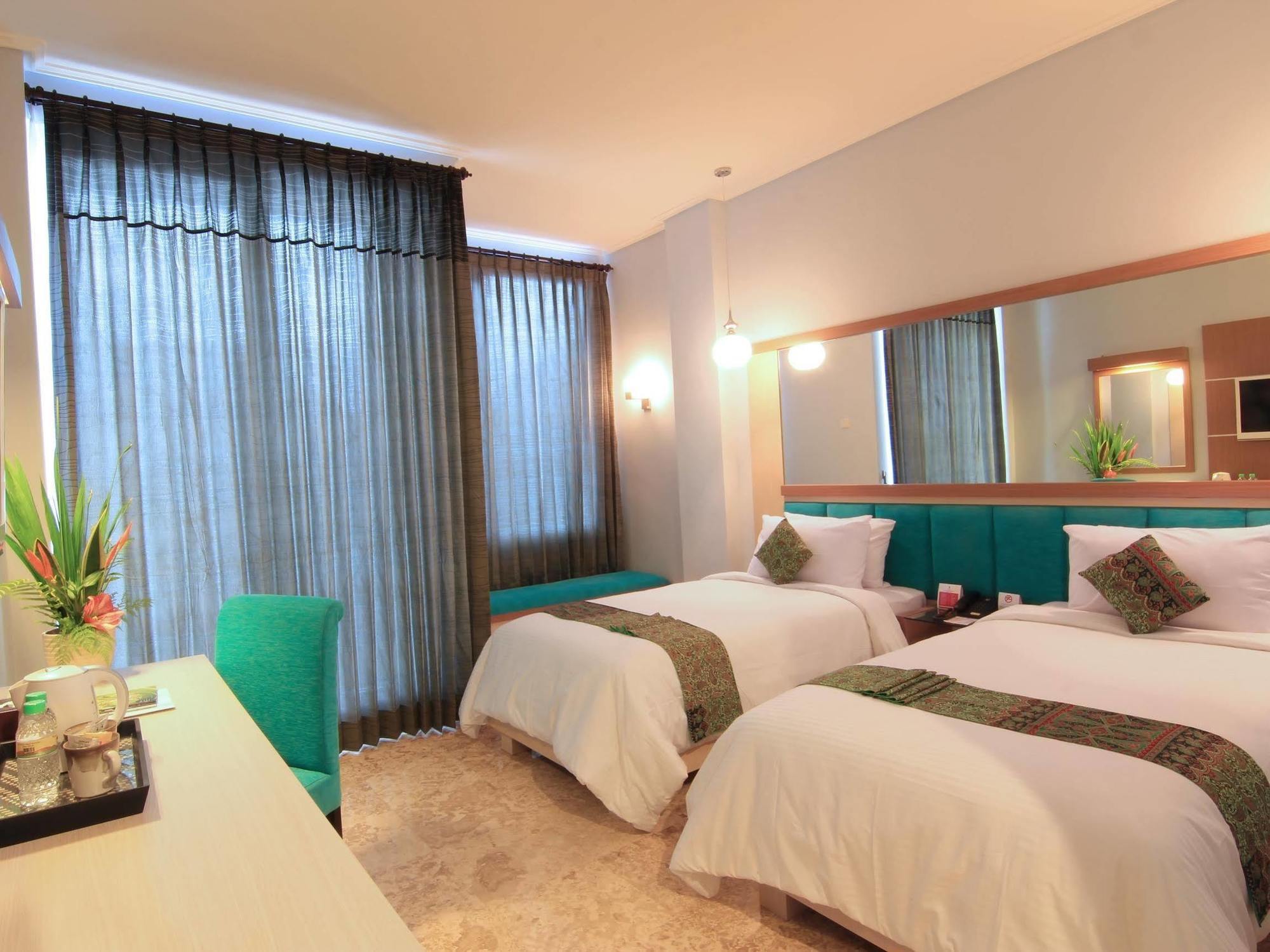 Royal Hotel And Villas Trawas Esterno foto